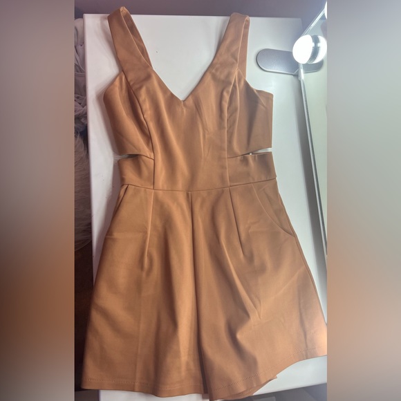 never worn romper! size 2! - Picture 1 of 3